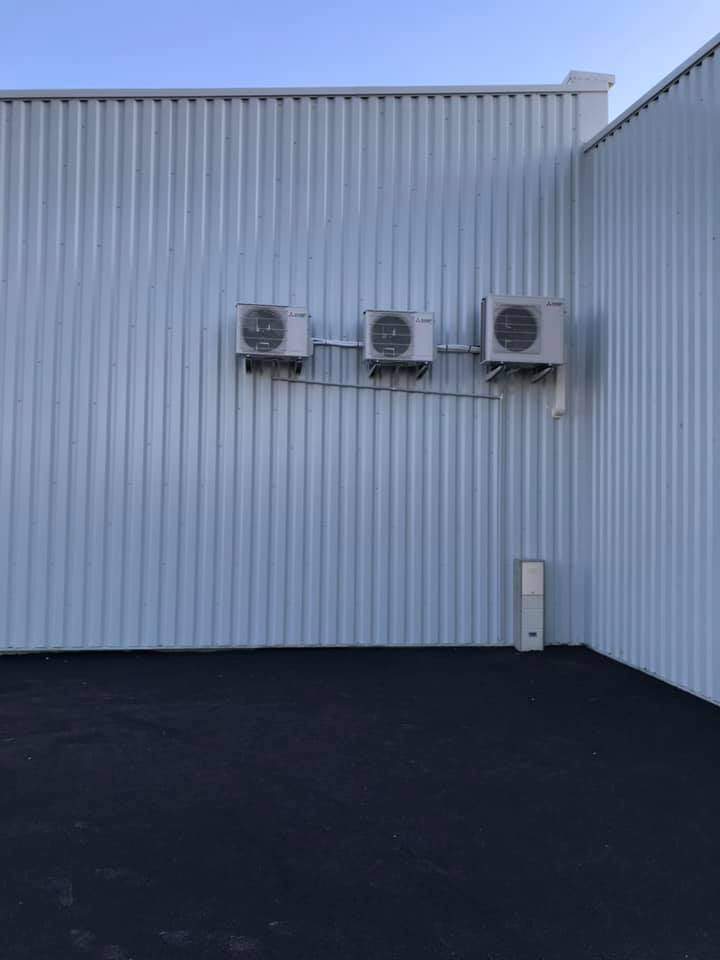 Installation d'unités extérieures de climatisation commerciale Espira-de-l’Agly