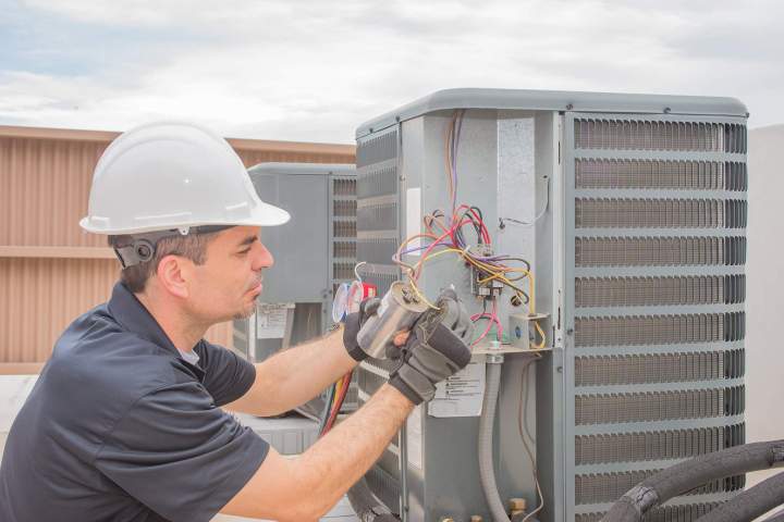 Maintenance d'une unité de climatisation extérieure Espira-de-l’Agly